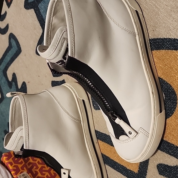 Marc by Marc Jacobs - Picture 3 of 4